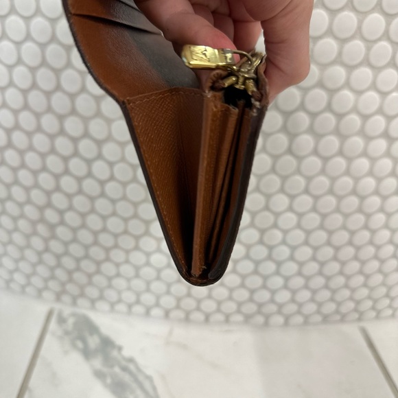 Louis Vuitton Wallet- Authentic - Picture 7 of 9